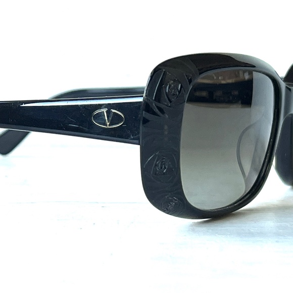 Valentino Sunglasses V619S Carved Roses Italy Dark Lenses Square Black Vintage - Picture 4 of 15